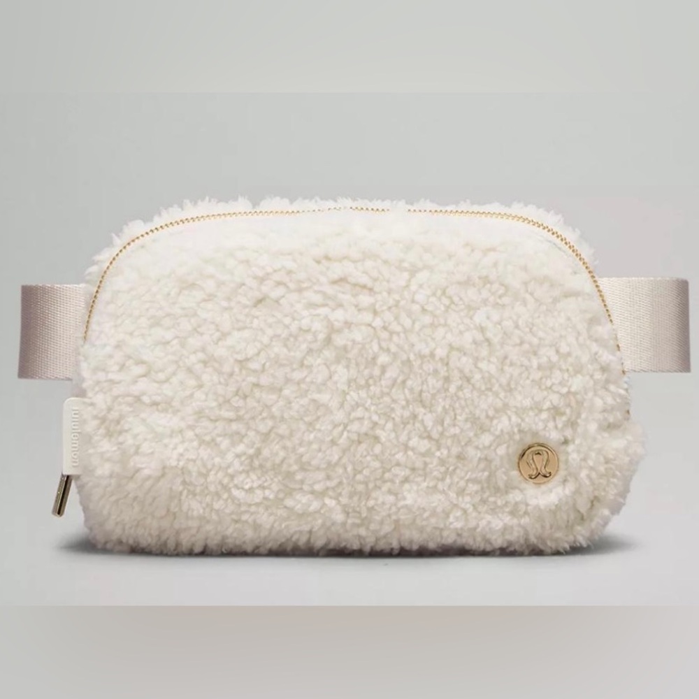 Lululemon Sherpa Belt Bag- Ivory